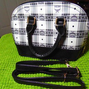 Black and White "Mom" Handbag with Sholder Strap